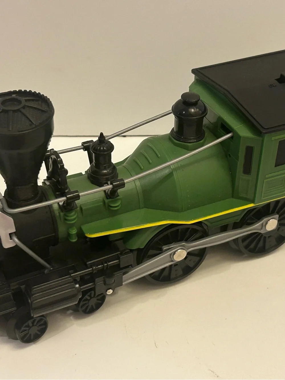 Lionel Trains John Deere Ready-to-Play Train Set RC